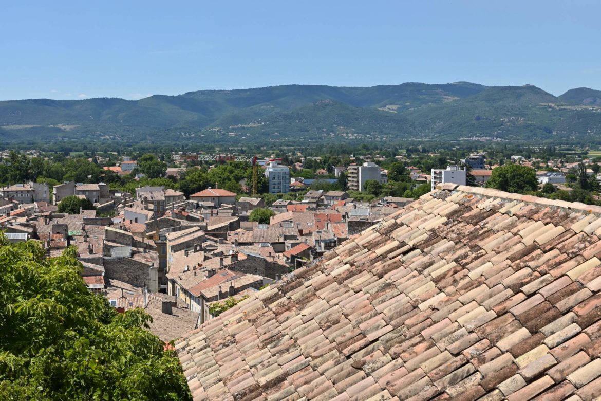 immobilier locatif : vue village Drôme-Ardèche